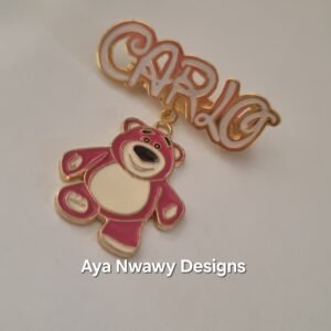 دبوس اسم خط ديزني مع لعبه